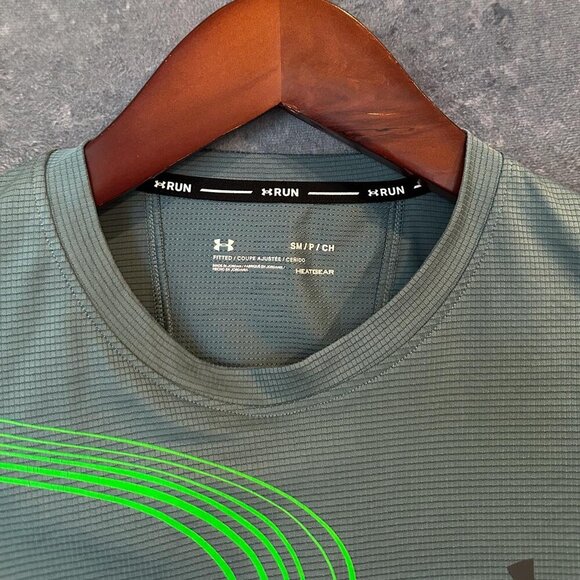 Under Armour Run Fitted HeatGear T-Shirt, SM - Picture 3 of 3